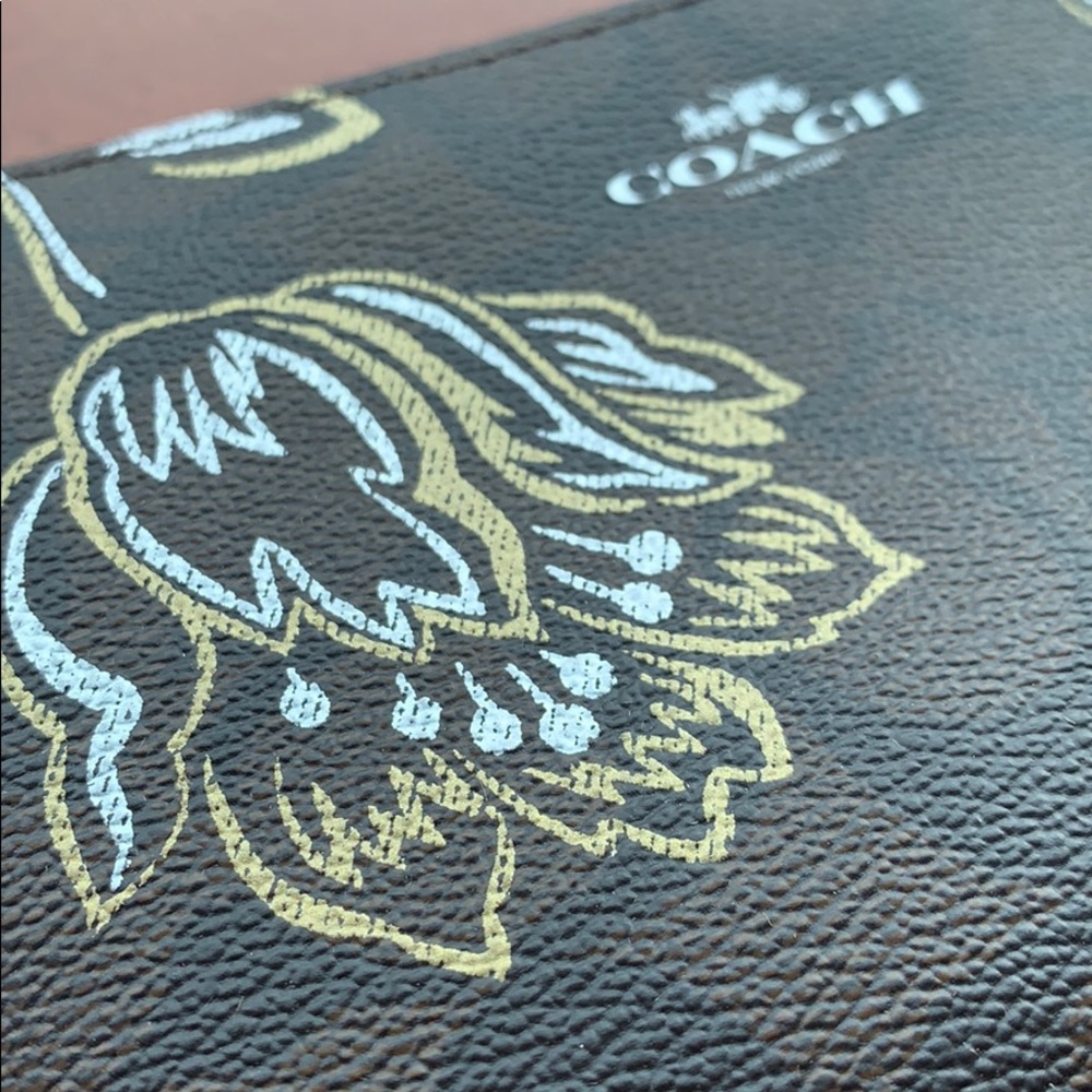 NWT Coach Wristlet Tulip Silver/Chestnut Metallic - Picture 5 of 7